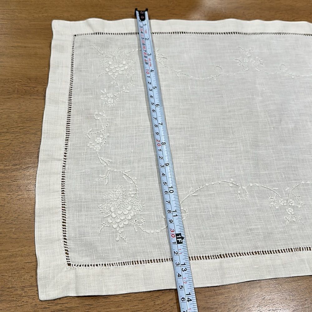 SET OF FOUR, 2 NAPKINS 2 PLACEMATS. - Picture 8 of 10